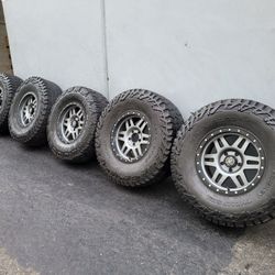 17" ICON wheels/rims 37" Tires 