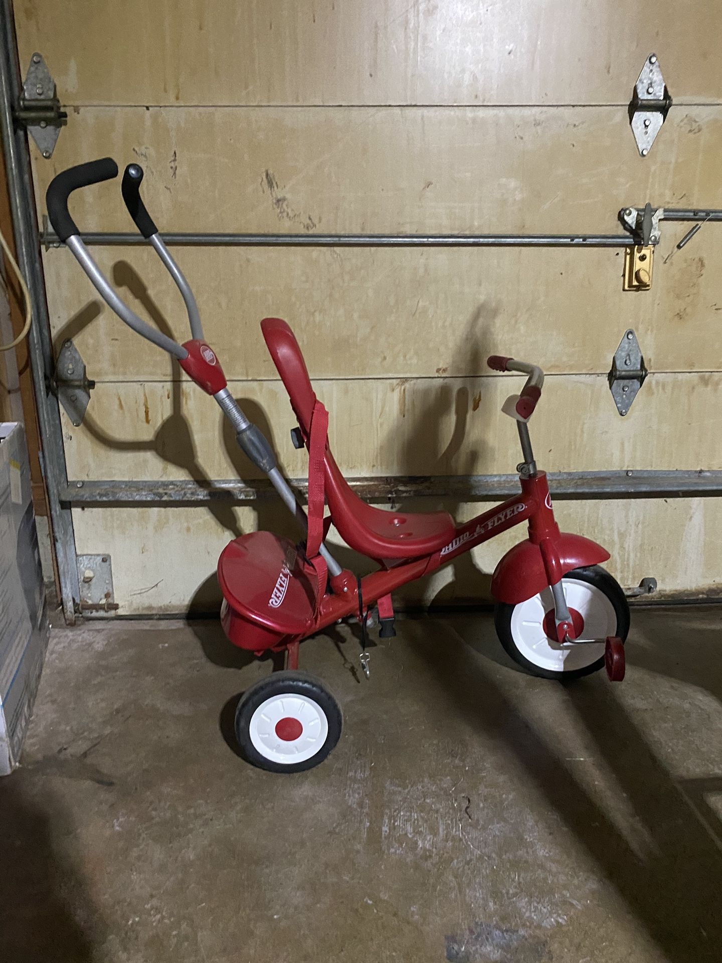 Radio flyer steer and stroll tricycle 
