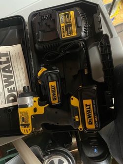 DeWalt 20V Max Battery and Charger Kit