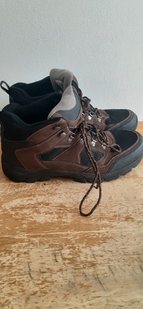 Euc- RedHead Waterproof Boots