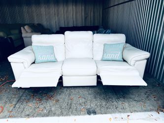 Stunning  Upscale Natuzzi Italian Leather Modern Coastal POWER Reclining Sofa