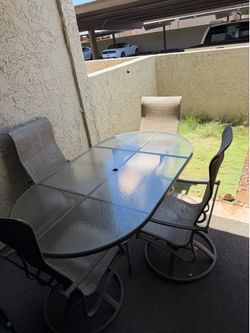 Patio set, beautiful glass table and 4 round based chairs