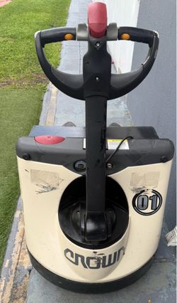 Crown Electric Pallet Jack