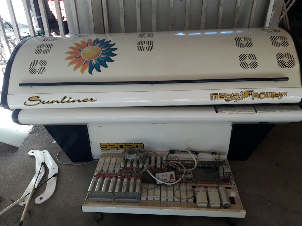 Sunliner 3200. Tanning bed.