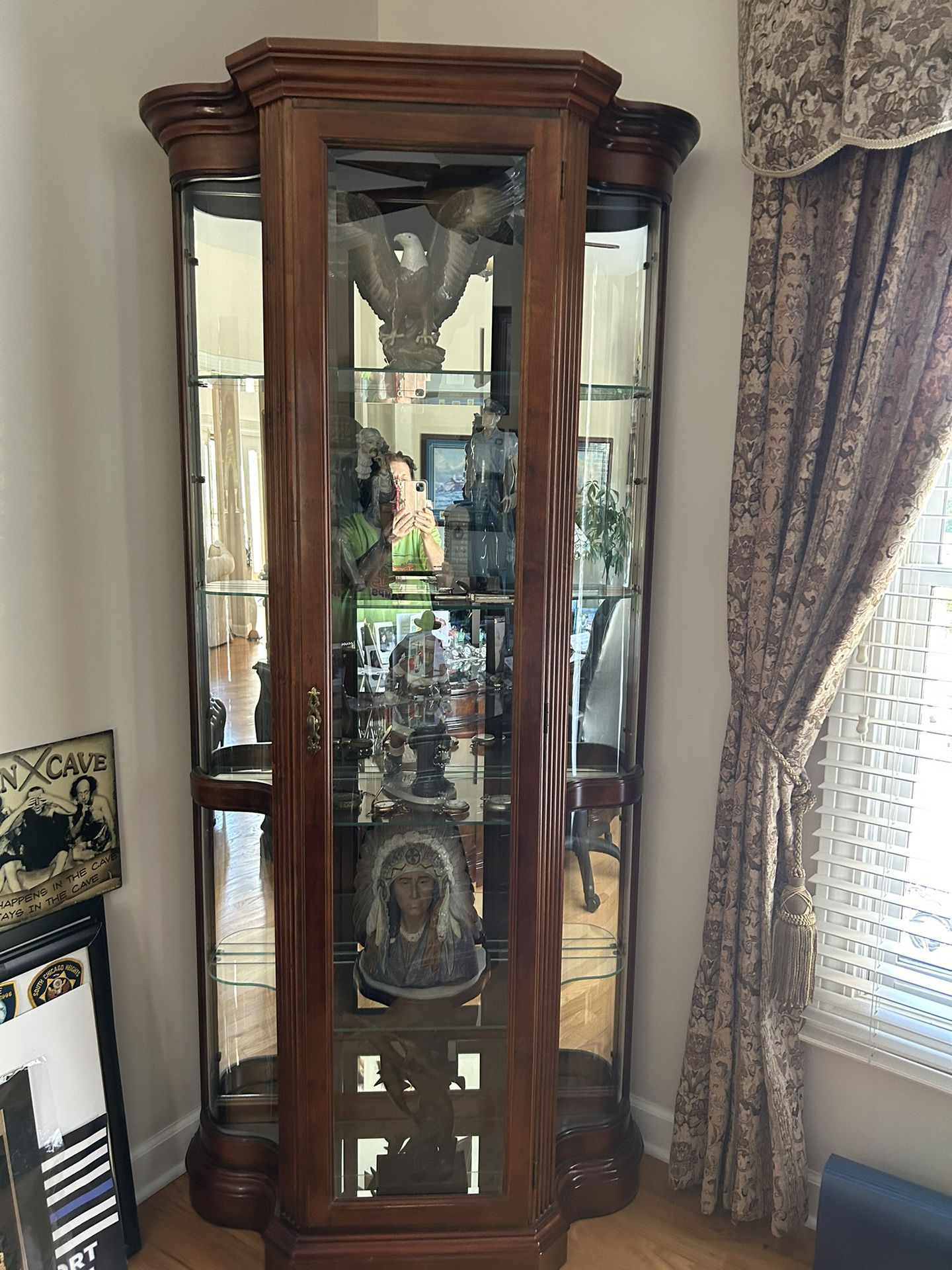 Curved Wooden Curio Cabinet With Light made By Pulaski Furniture