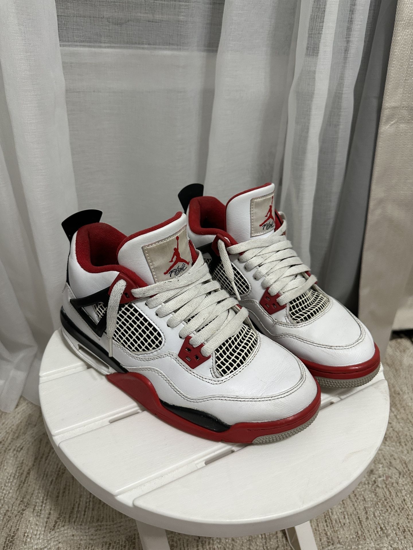Jordan 4 ‘Fire Reds’