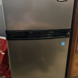 mini fridge 