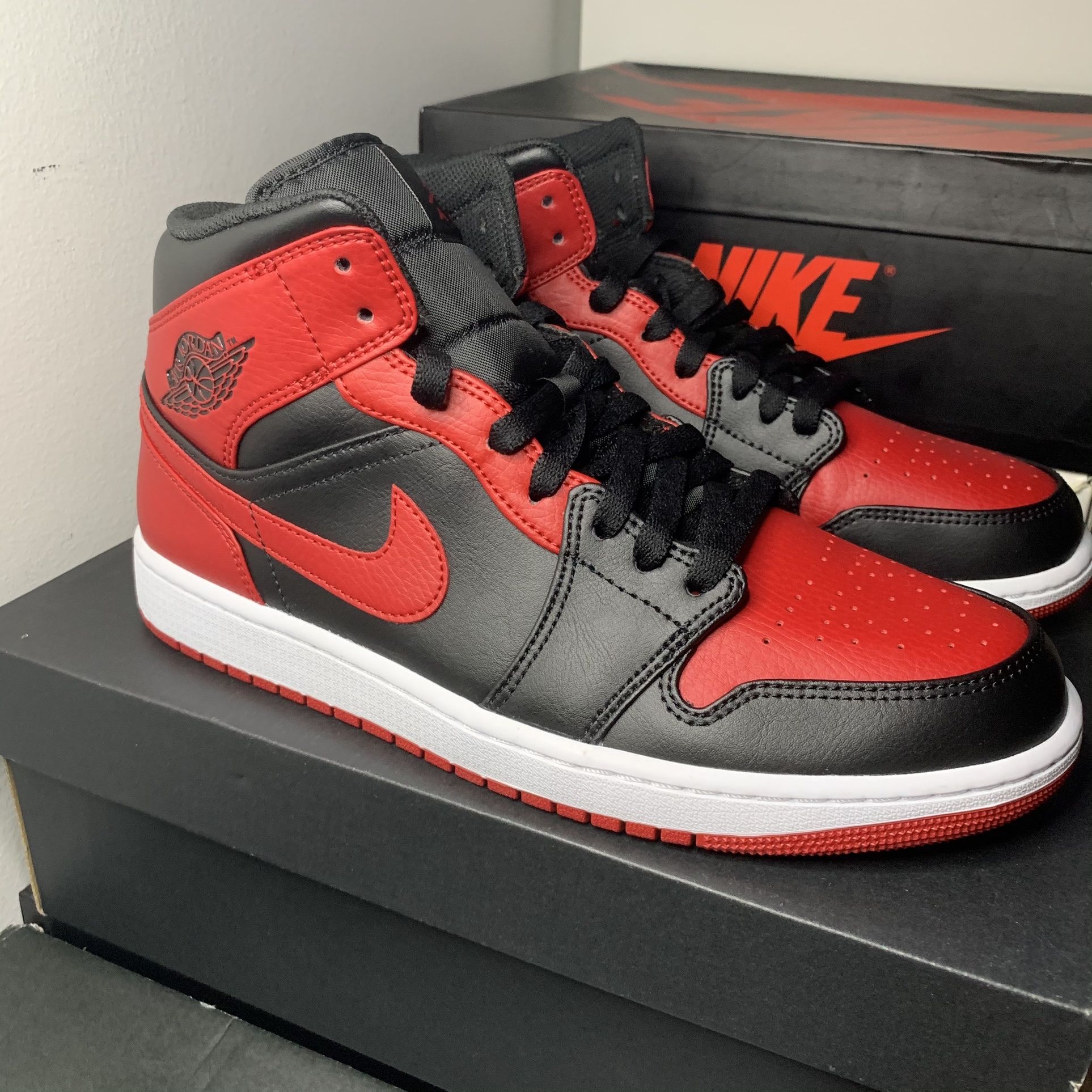 Air Jordan 1 Mid Banned