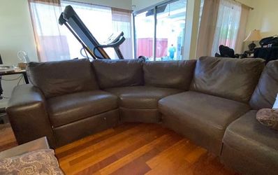 BROWN LEATHER ELECTRIC COUCH