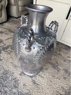 Clay base for decoration, silver color (*H25" D14x14*)