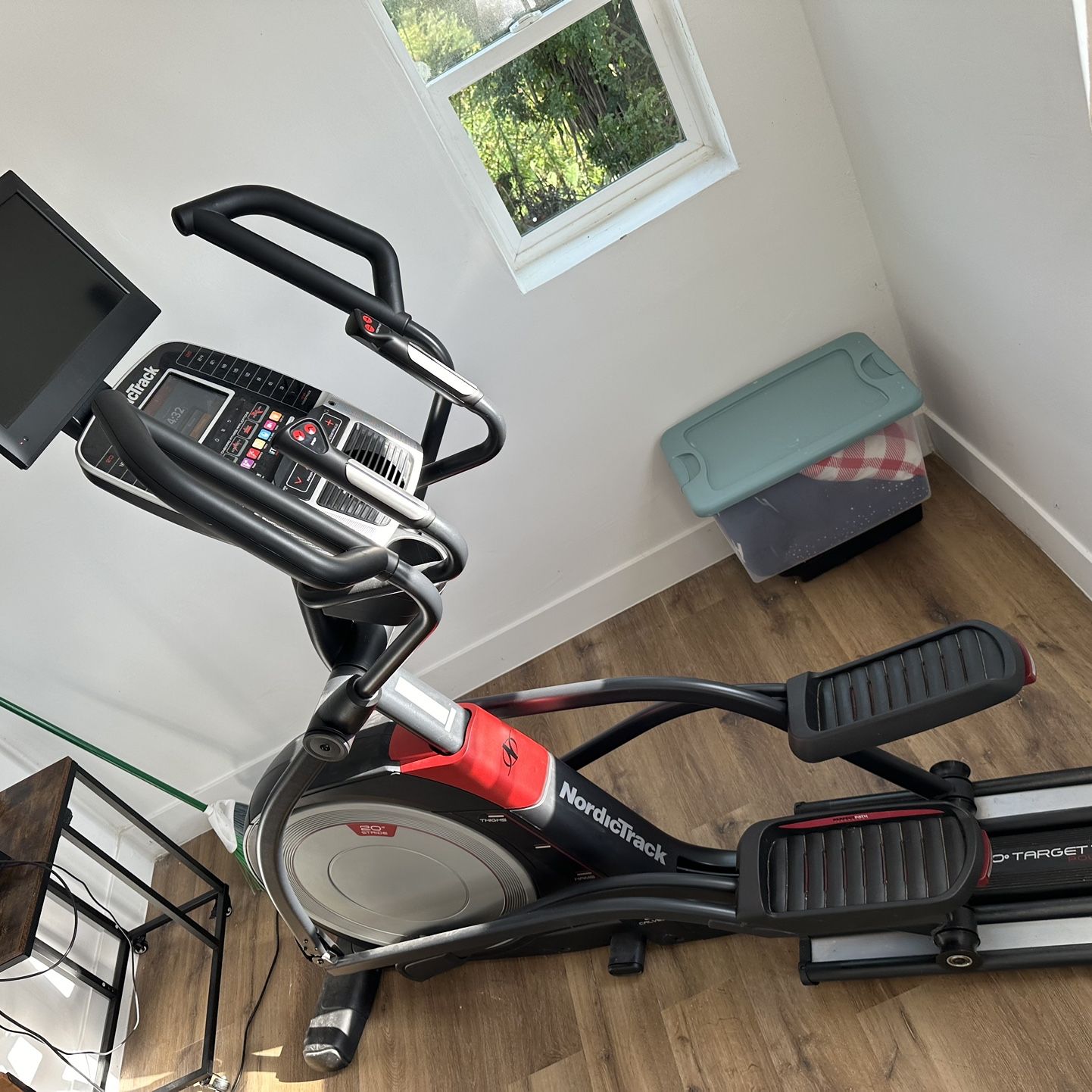 Nordictrack elite 14.9 elliptical for sale hotsell