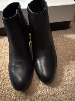 Size 4 Via Spiga Black Leather Booties
