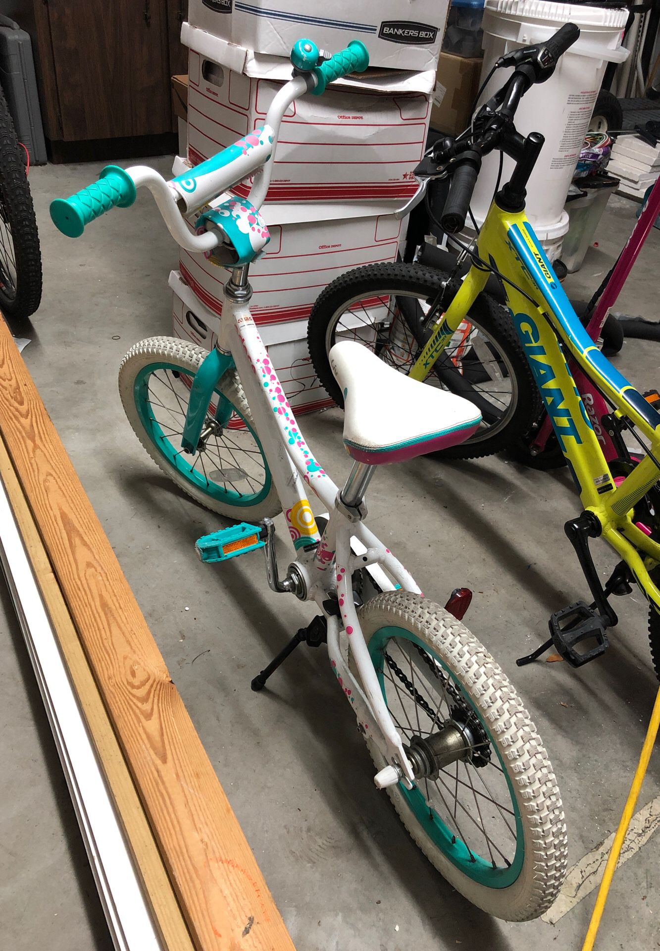 Kids bike - giant 16 inch almost new