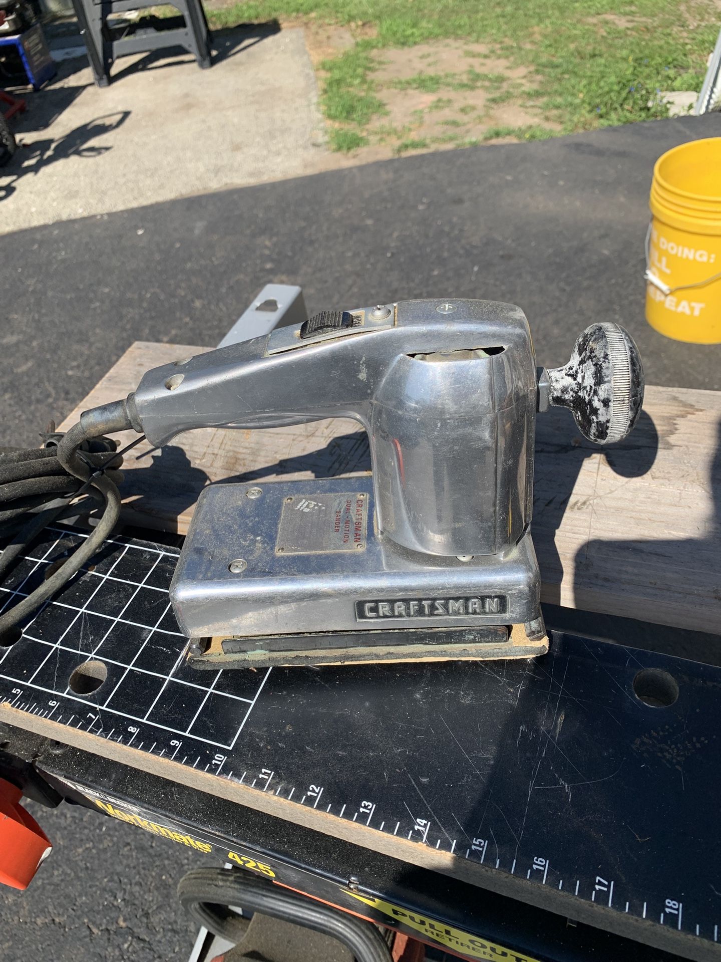 Dual Motion Sander