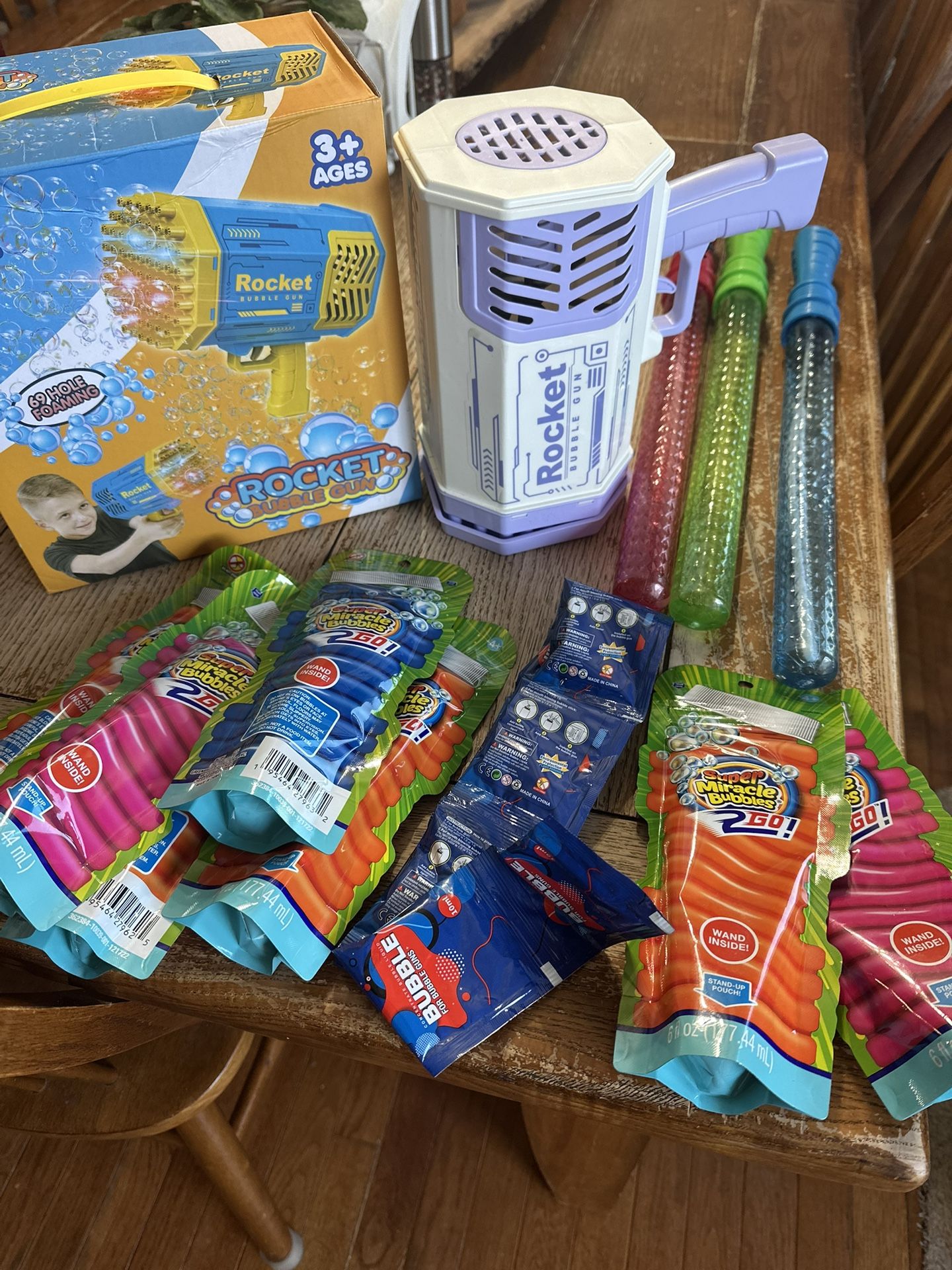 Rocket Bubble Gun with rechargeable batteries/3 Bubble wands and Extra Bubble soap