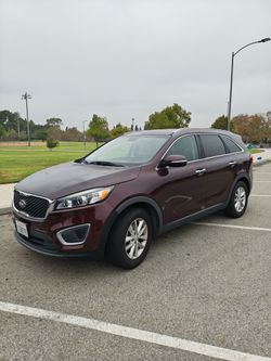 2017 Kia Sorento LX Premium Package • 7 Passenger • Leather • CarPlay • 100K Miles