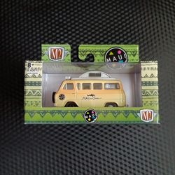 M2 Machines Maui And Sons Surfing 1965 Ford Econoline Camper Van