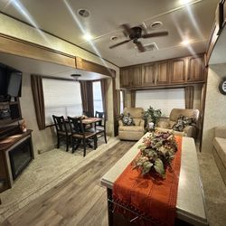 Beautiful 35’ 2014 RV !