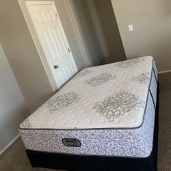 QUEEN BEAUTYREST LEGEND MATTRESS AND FREE BOX SPRING