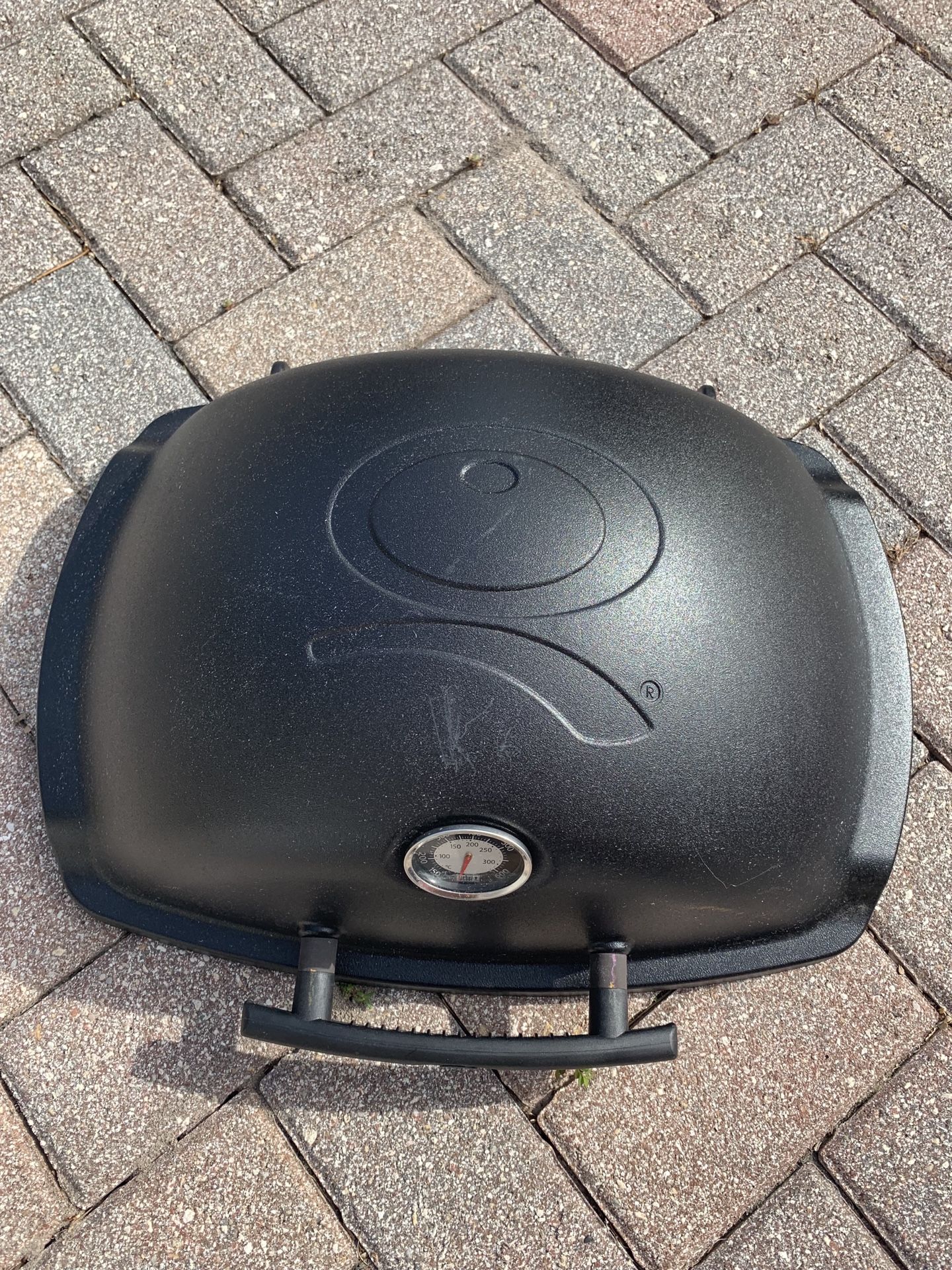 Weber Q 1200 gas grill lids for Q1200 for Sale in Fort Lauderdale, FL