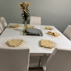 Shiny white Table With 6 Chairs Included 