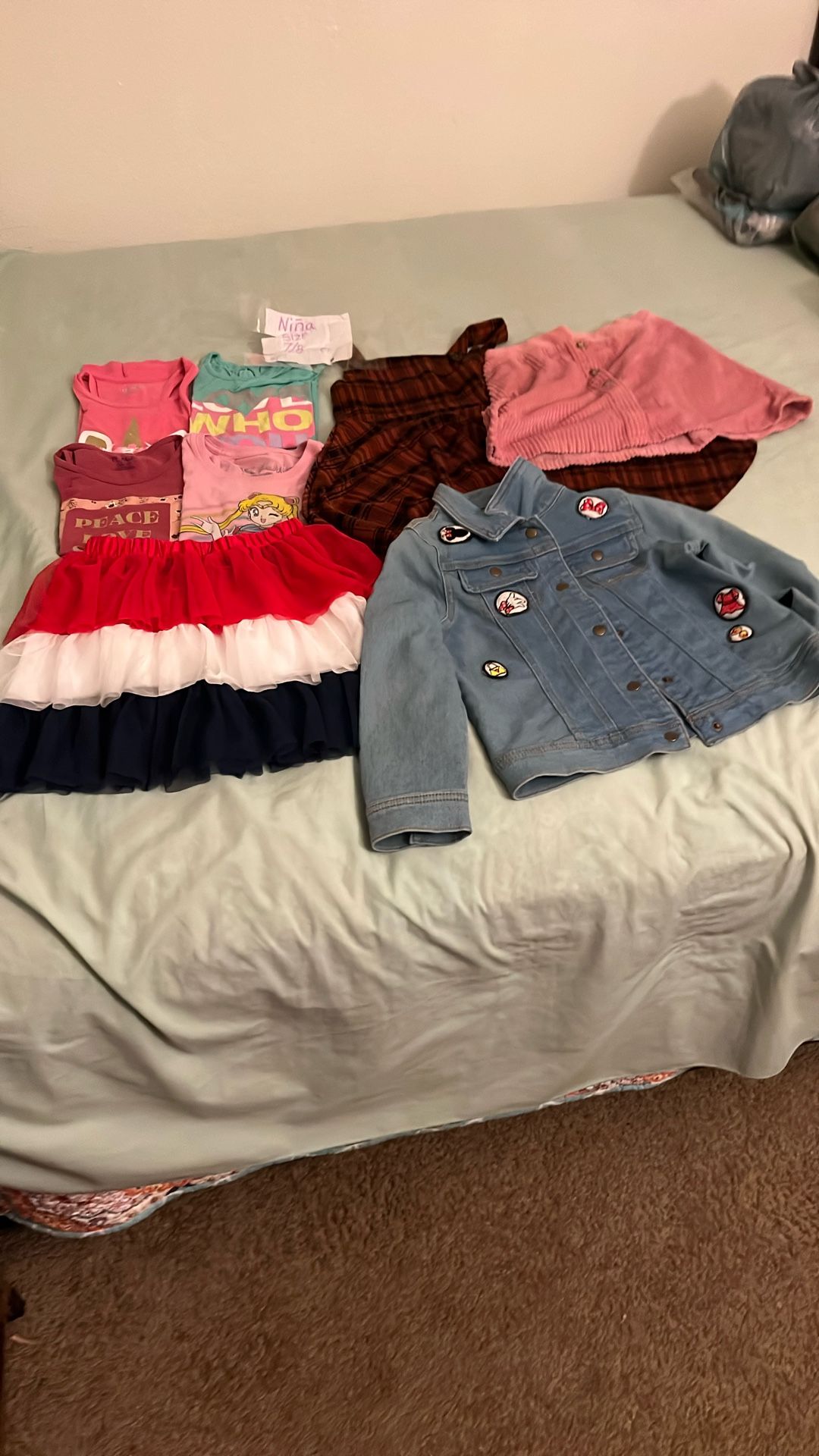 Ropa para niña. Talla 7/8 . 8 piezas. ( 4 Blusas 2 Faldas 1 Vestido 👗 Y una chamarra De mezclilla )