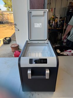 DOMETIC CFX 325 electric portable fridge/freezer LIKE NEW PERFECT FOR THE VANLIFE