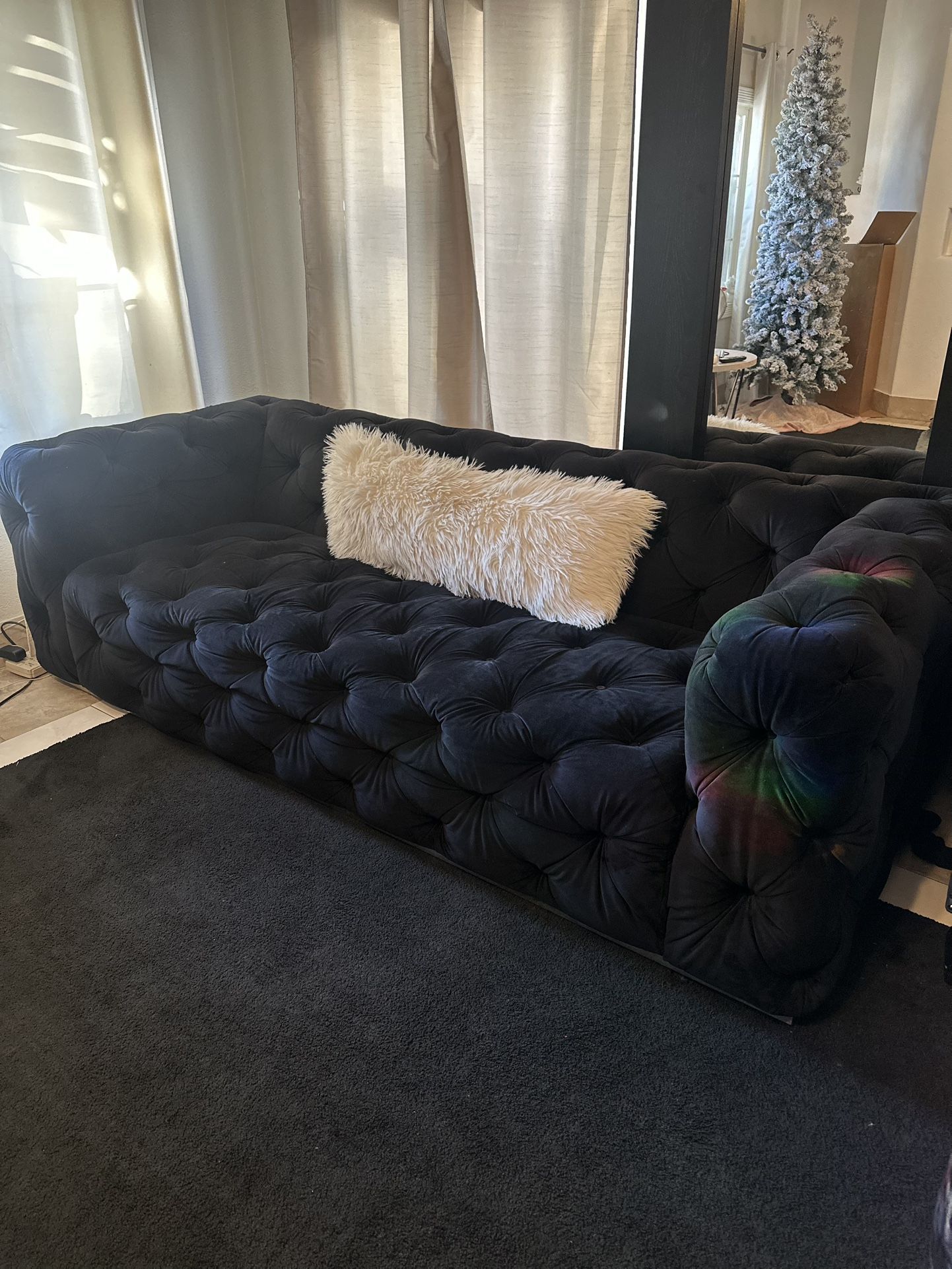 ♥️♥️Beautiful Black Tufted Velvet Sofa, Couch♥️♥️