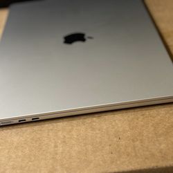 MacBook Air 15 2023 M2 8 gb ram 256 gb ssd SILVER