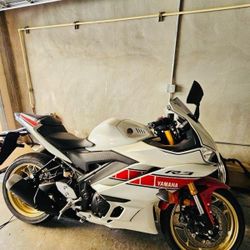 2022 Yamaha YZF-R3 Motorcycle