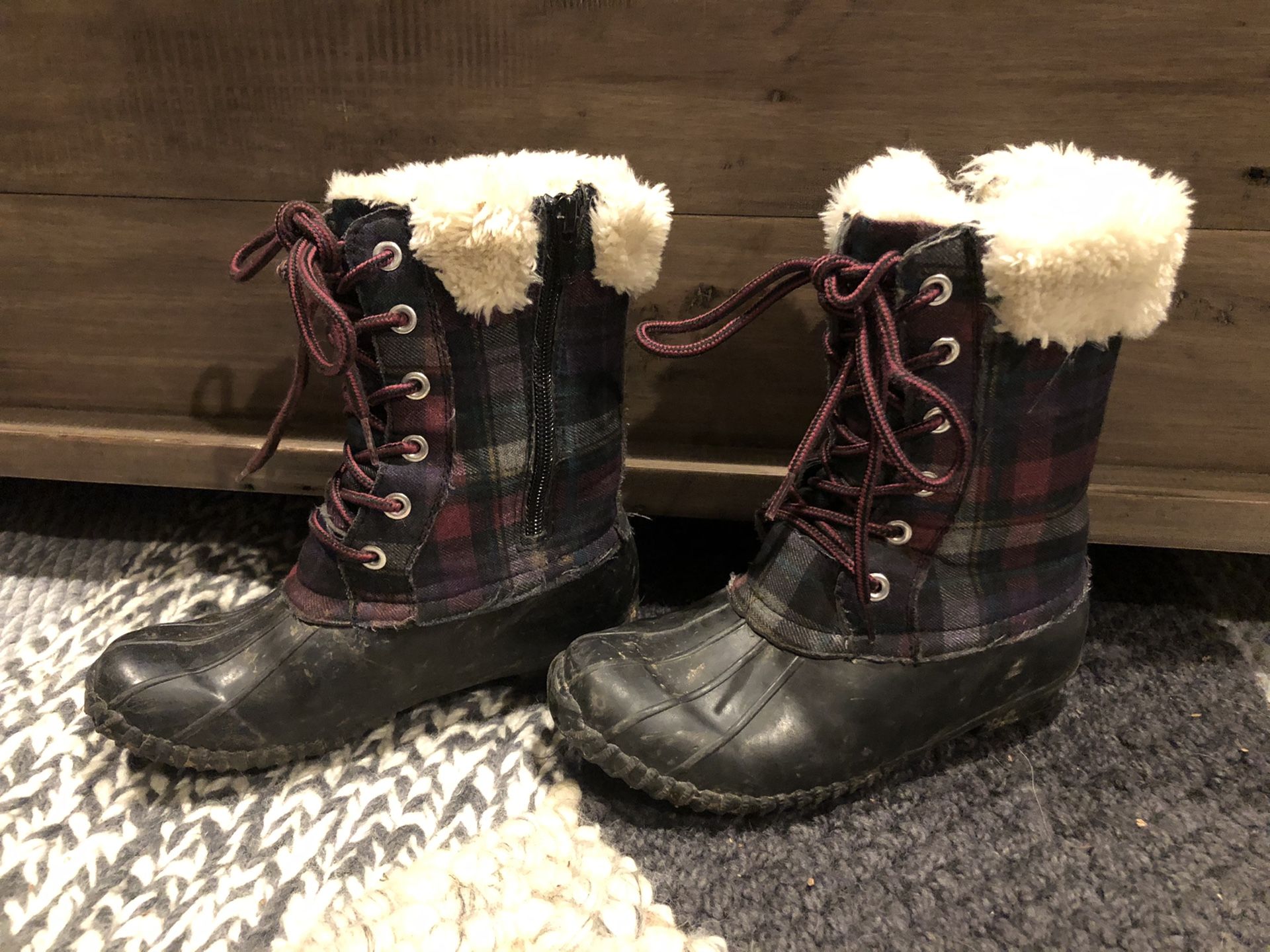 Girls size 1 snow boot