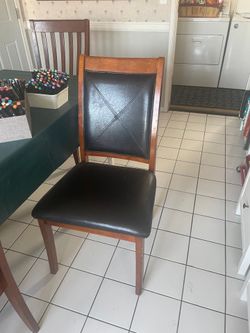 Set of 4 dining chairs