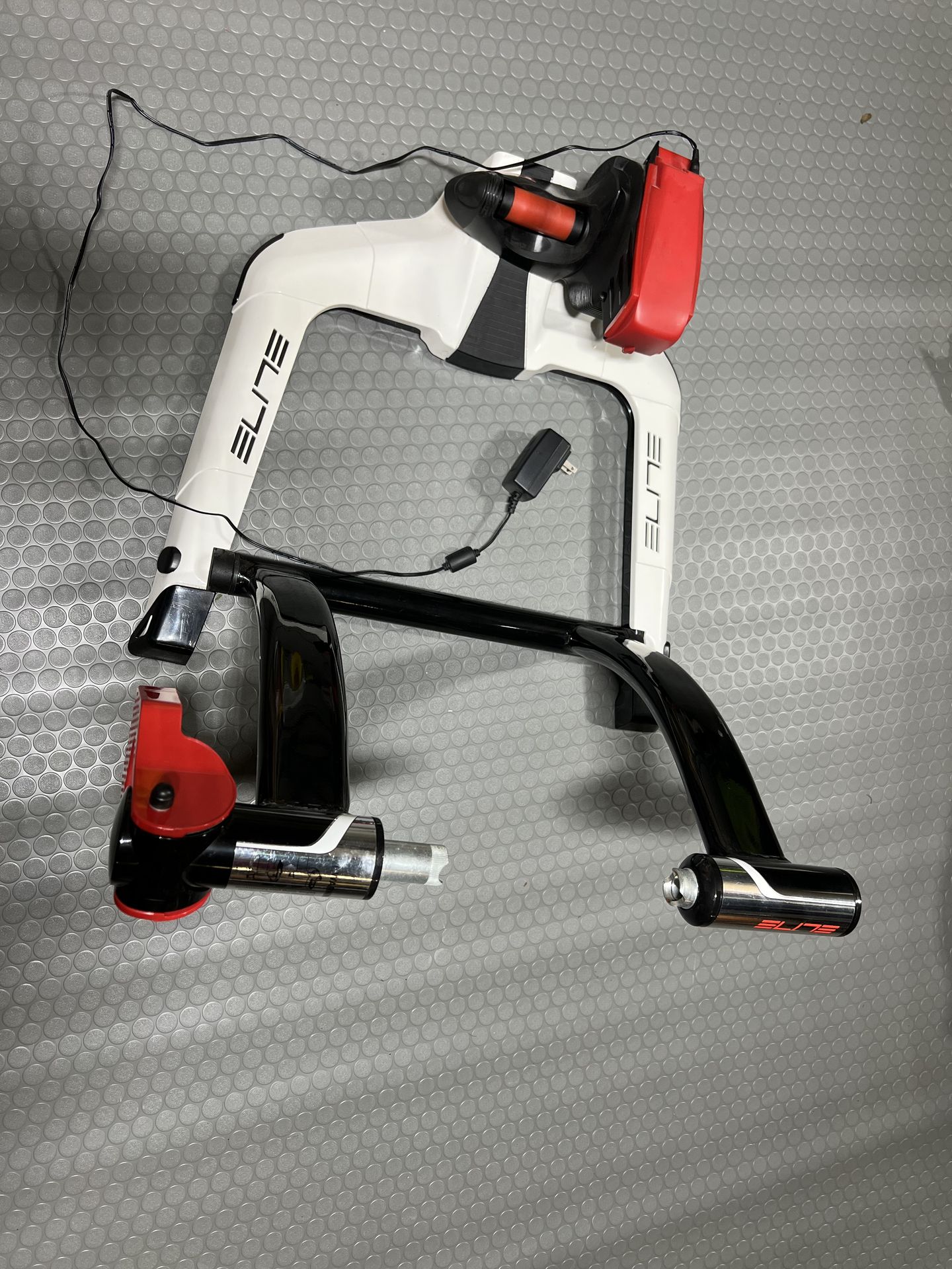 Elite Qubo Smart Bluetooth Bike Trainer – Zwift Compatible 