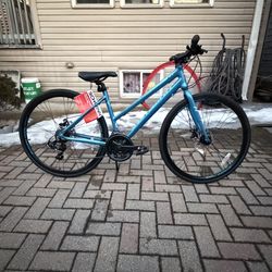 Schwinn Volare 1200, 17” Aluminum Frame, 700c Wheels, 21 Speed