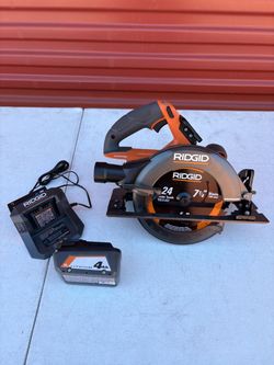 RIDGID 18V Brushless Cordless 7-1/4 in. Circular Saw Kit with 4.0 Ah MAX Output Battery and Charger