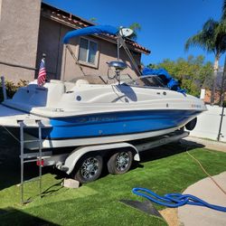 07 Regal 2120 Boat