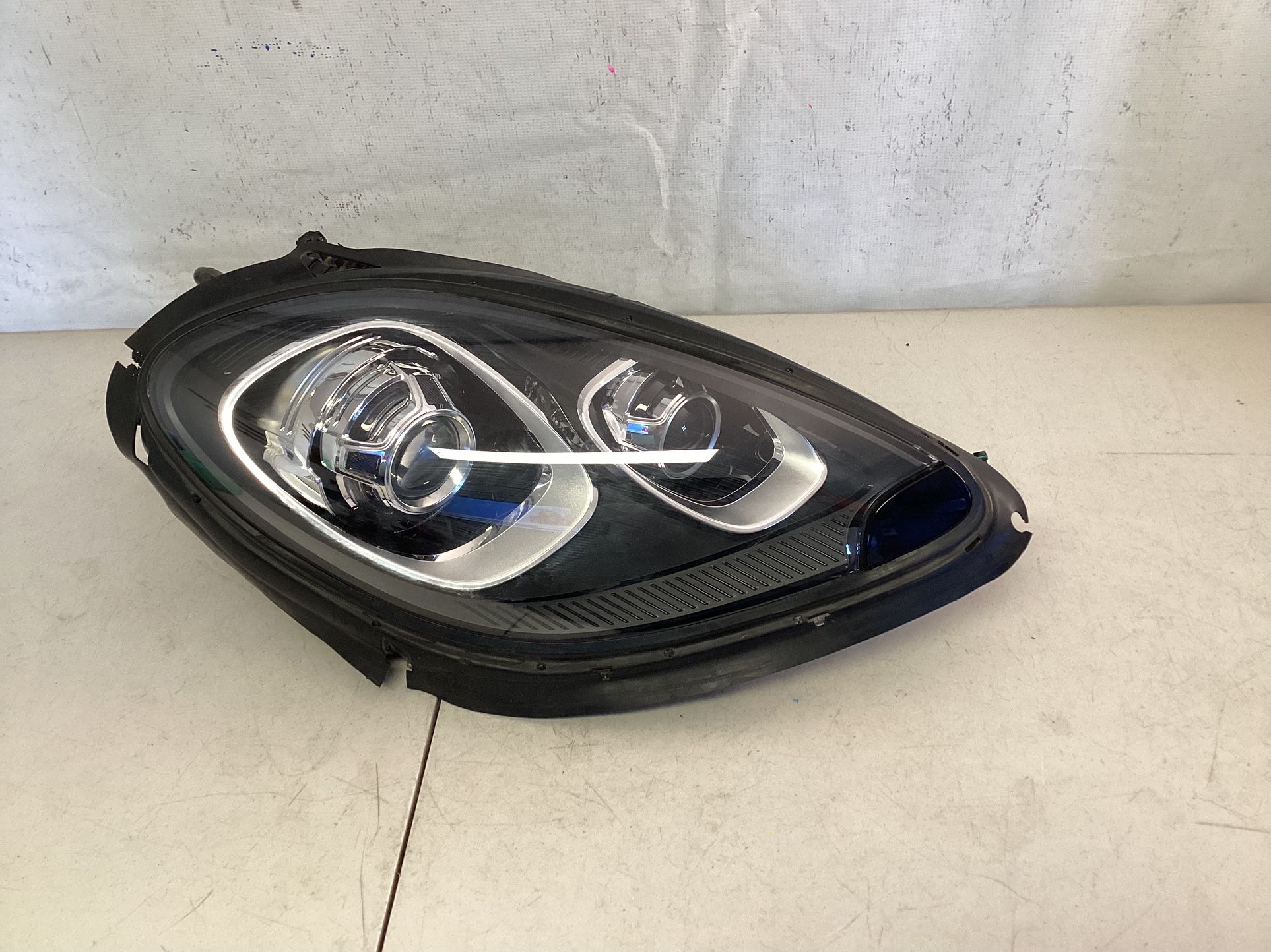2015-2016-2017-2018 PORSCHE MACAN RIGHT SIDE RH XENON HEADLIGHT HID COMPLETE USED OEM