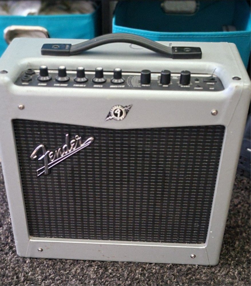Amp Fender Mustand 1 V.2