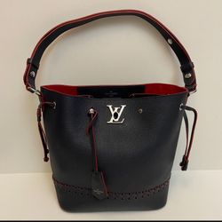 [Like New, Authentic] LOUIS VUITTON Lockme Braided Leather Shoulder Bucket Bag Navy •in pristine condition  