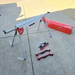 Milwaukee Universal Folding Miter Saw Stand