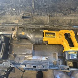 DEWALT 18v CORDLESS SAWZALL