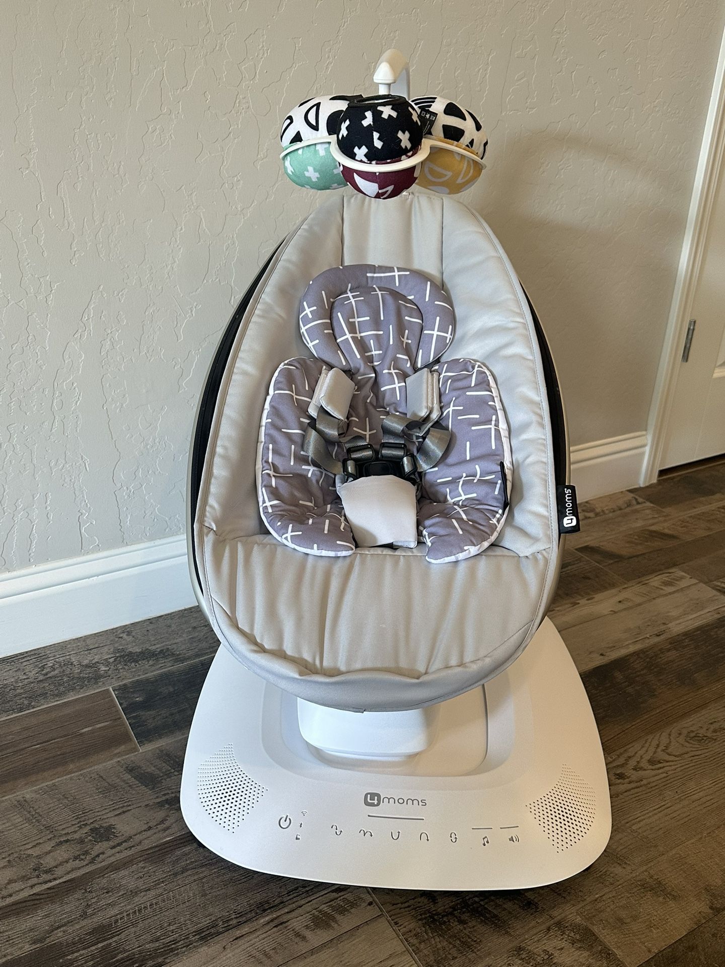 4Moms Momaroo Bouncer With Newborn Insert