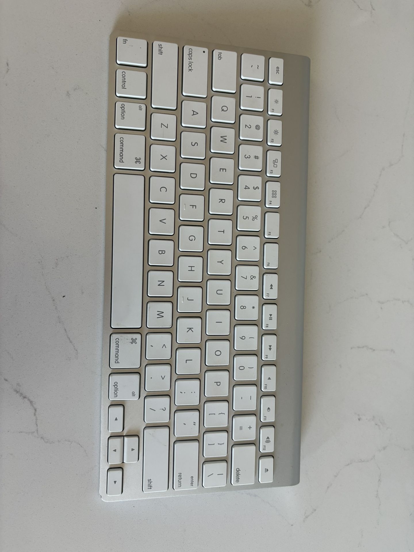 Apple Wireless Keyboard (Model A1314) — Excellent Condition!