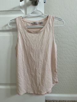 ATHLETA- flowy, sleeveless tank top w/ back slit - soft pink