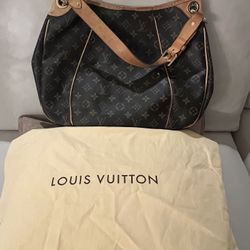 Louis Vuitton Galliera PM Monogram Handbag 👜