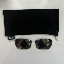 Oakley Black Iridium Polarized Lens