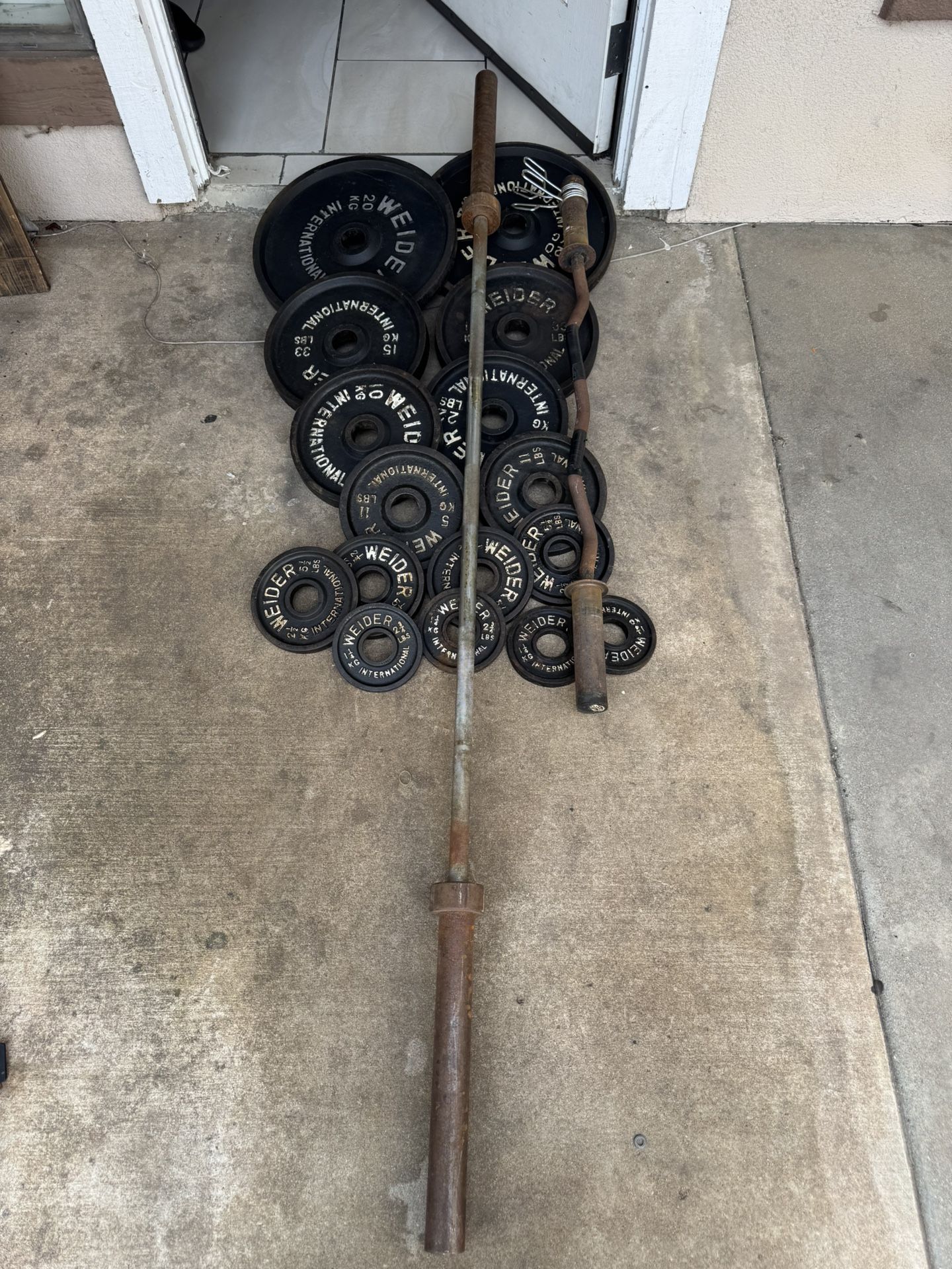 Olympic weights 253lbs total with 7ft 45lbs bar plus curl bar and weights tree