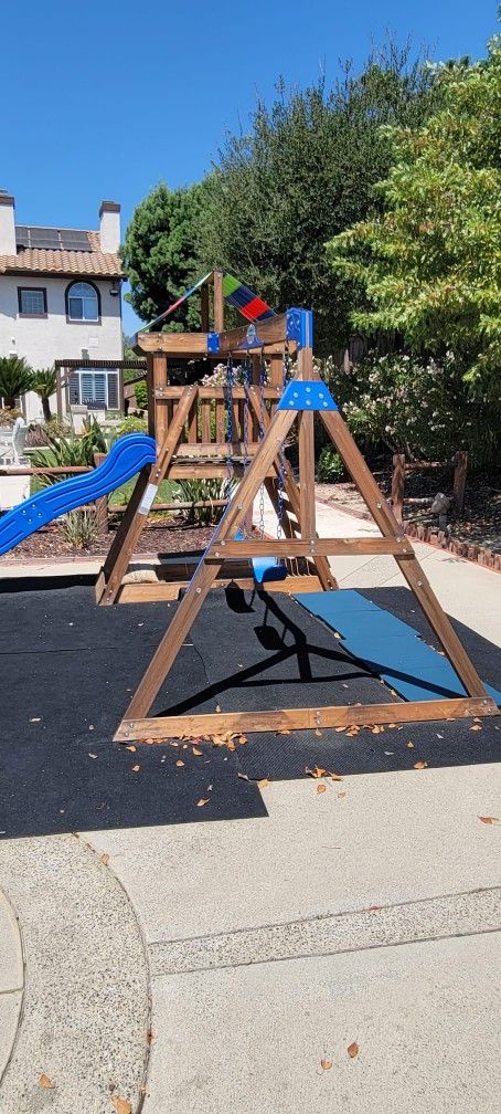 Backyard Discovery Briarcliff Swing Set


