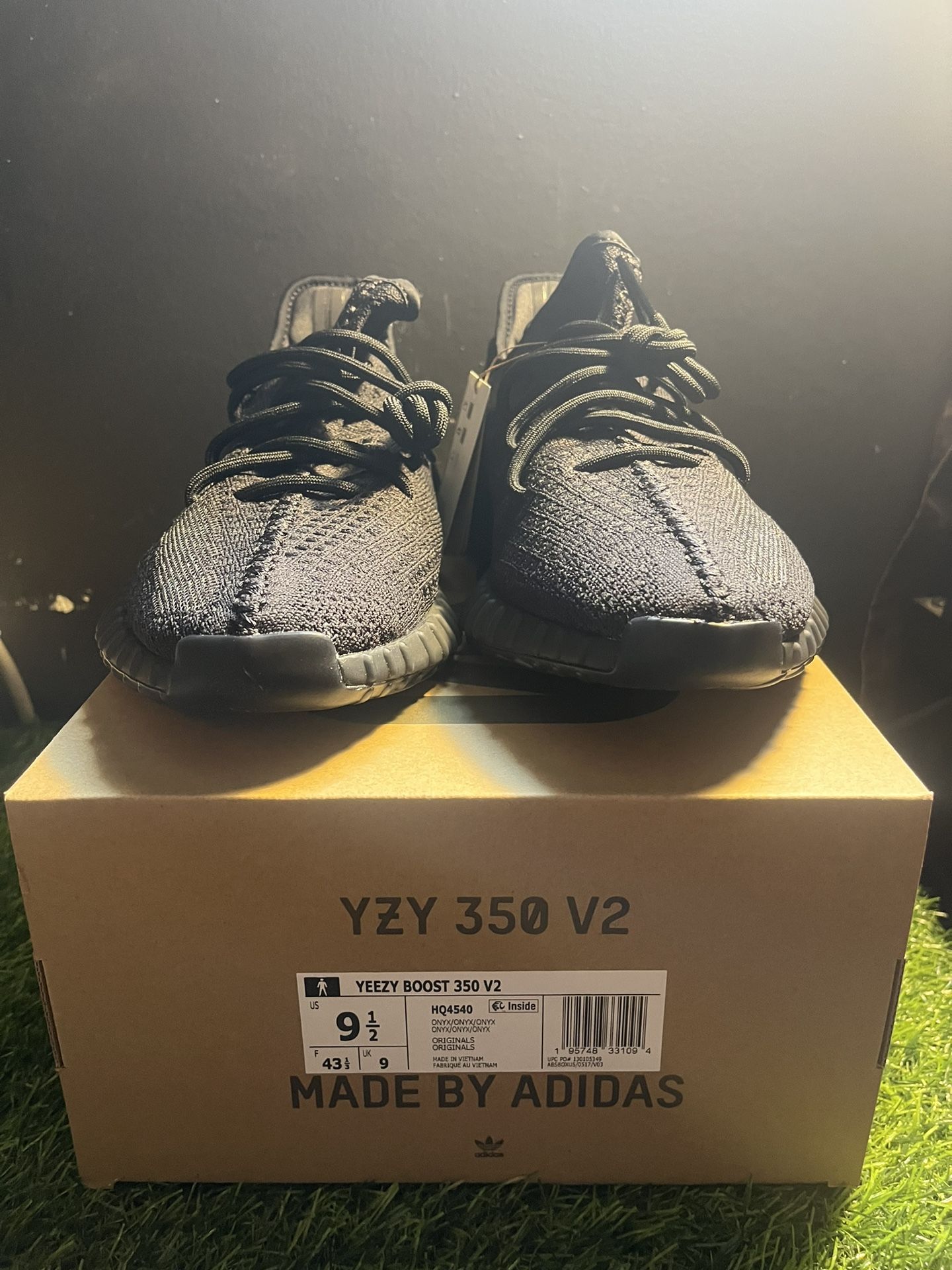 Yeezy 350 Onyx Size 9.5