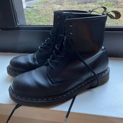 Doc Marten Boots Size 9 (M) 
